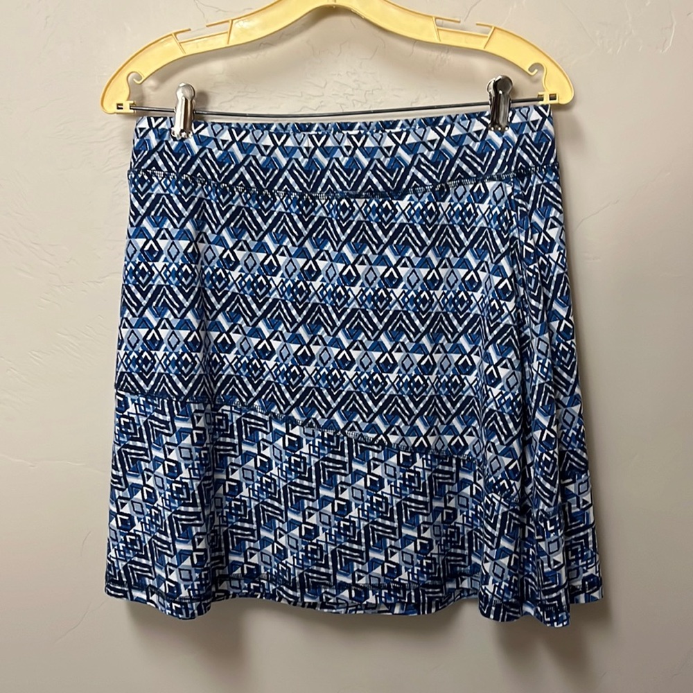Aventura pull on skirt. Medium. Great blue pattern. Organic cotton